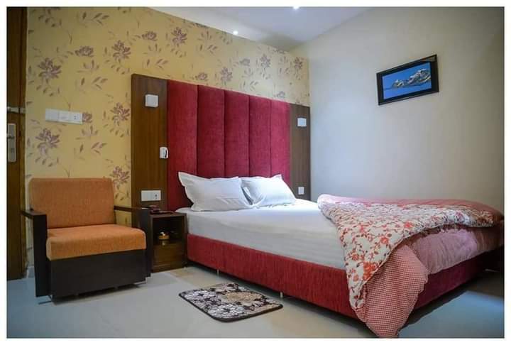 Deluxe Queen Room with warm wood headboard, Royal Park Guest House