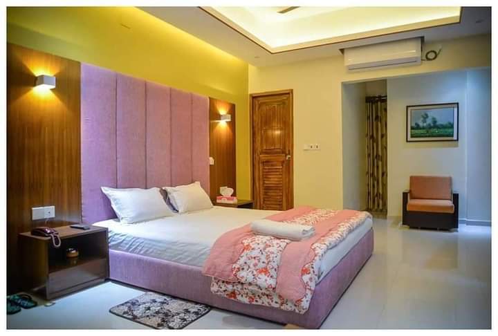 Premium Queen Room with soft natural light, Royal Park Guest House