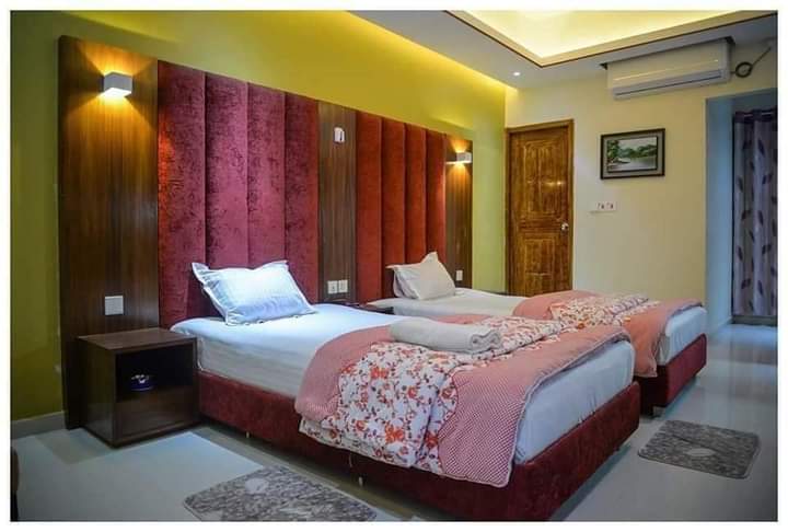 Twin Bed Room with two single beds, Royal Park Guest House Gulshan 2